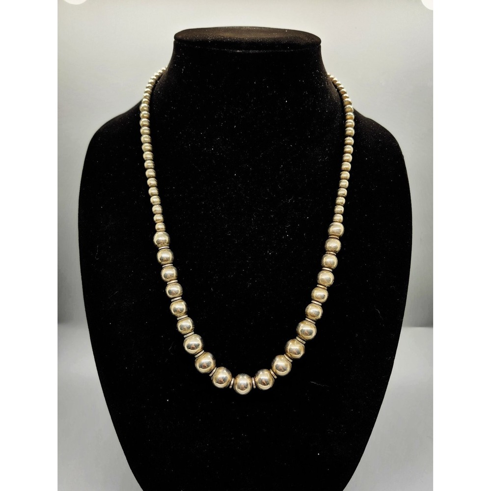 Graduated Bead Necklace Silver Tone Smooth Round Bench Beads